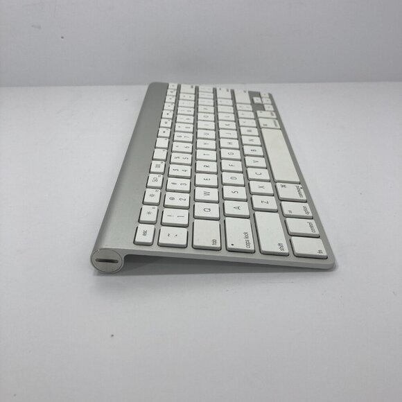 Genuine Apple A1314 Bluetooth Aluminum Keyboard Silver Compact - TESTED - Picture 4 of 7